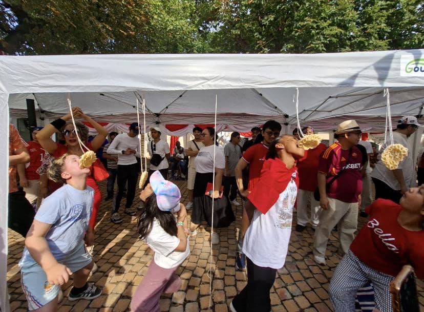 Lomba Makan Kerupuk Jadi Obat Rindu Tanah Air Para Diaspora di Paris