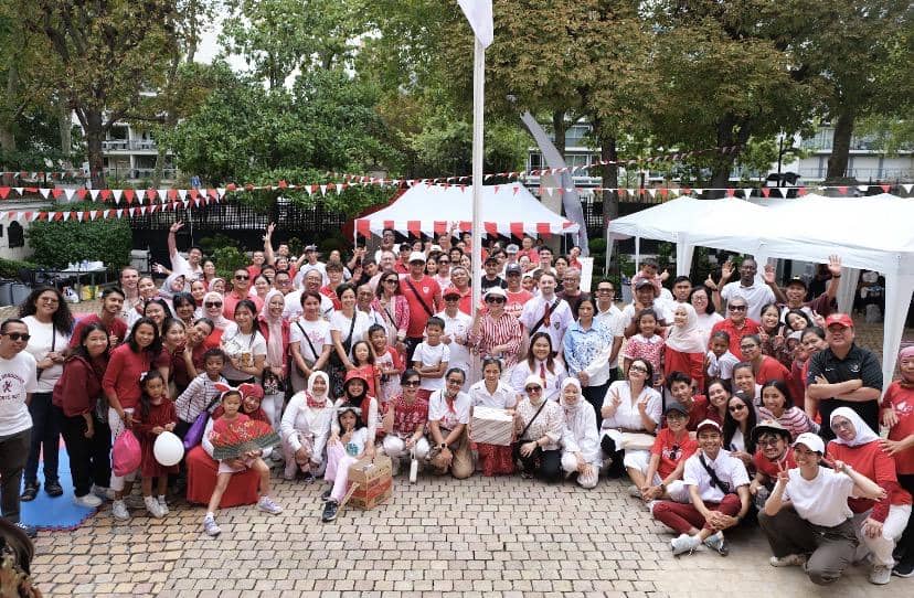 Lomba Makan Kerupuk Jadi Obat Rindu Tanah Air Para Diaspora di Paris