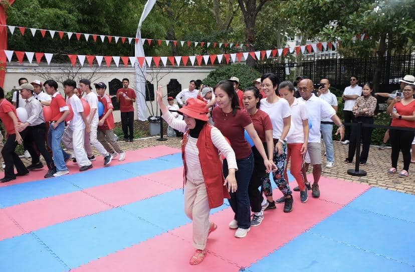 Lomba Makan Kerupuk Jadi Obat Rindu Tanah Air Para Diaspora di Paris