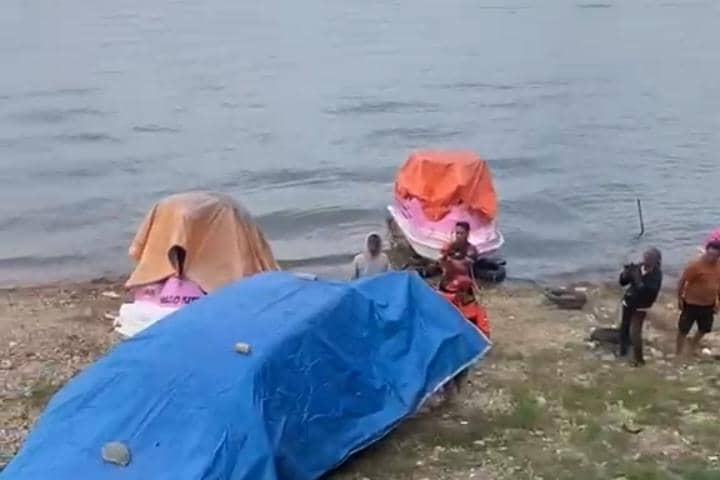 Mobil Wisatawan Asal Boyolali Terjun ke Telaga Sarangan di Magetan