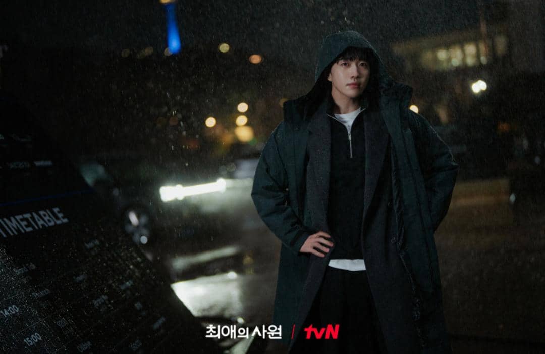 Cuplikan drama My Bias, My Boss produksi tvN menampilkan adegan para pemeran dalam serial tersebut.