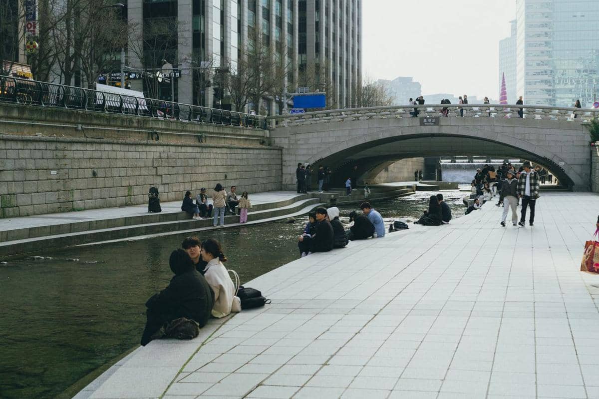 ilustrasi Cheonggyecheon Stream, Seoul, Korea Selatan