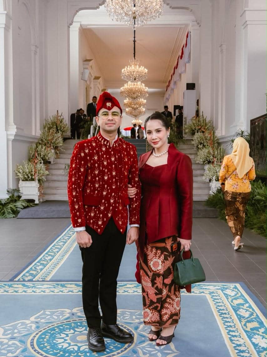 aksesori mewah seleb saat perayaan Kemerdekaan RI