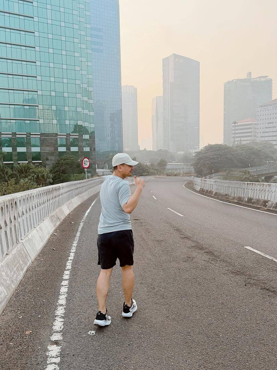 Anissa Aziza ajak suami dan anak jogging di hari libur