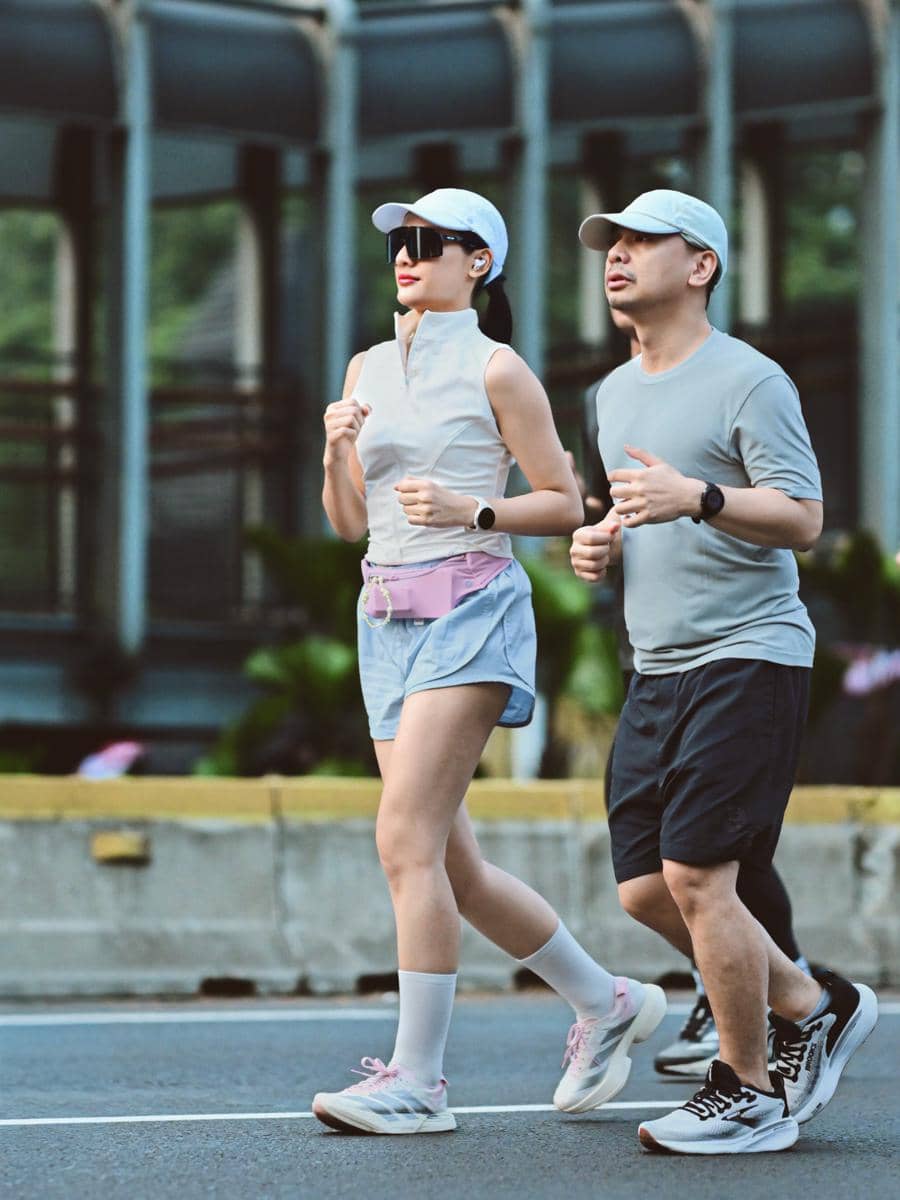 Anissa Aziza ajak suami dan anak jogging di hari libur