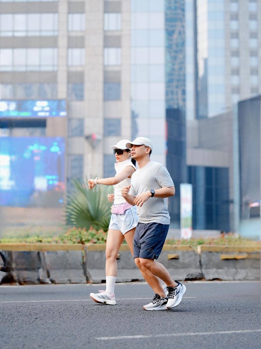 Anissa Aziza ajak suami dan anak jogging di hari libur