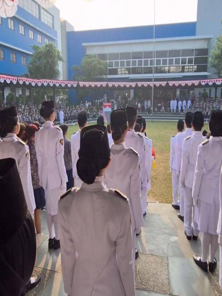 Shanika anak Rionaldo Stokhorst jadi petugas upacara bendera