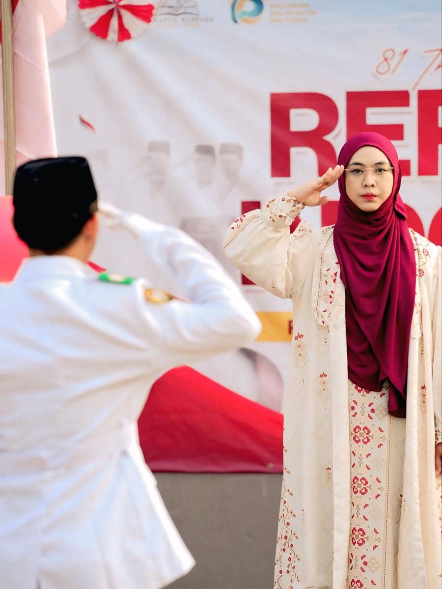 Oki Setiana Dewi saat jadi inspektur upacara 17 Agustus