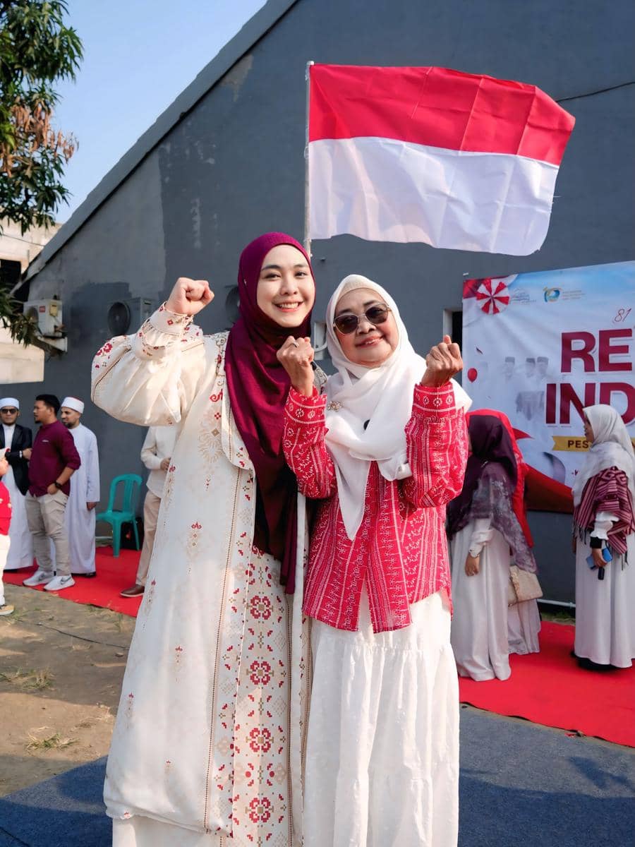 Oki Setiana Dewi saat jadi inspektur upacara 17 Agustus
