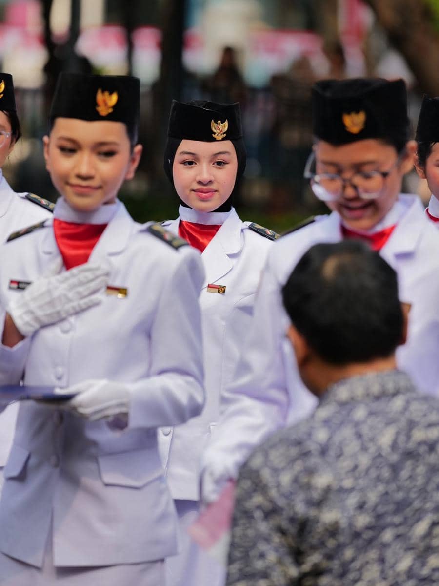 Shanika anak Rionaldo Stokhorst jadi petugas upacara bendera