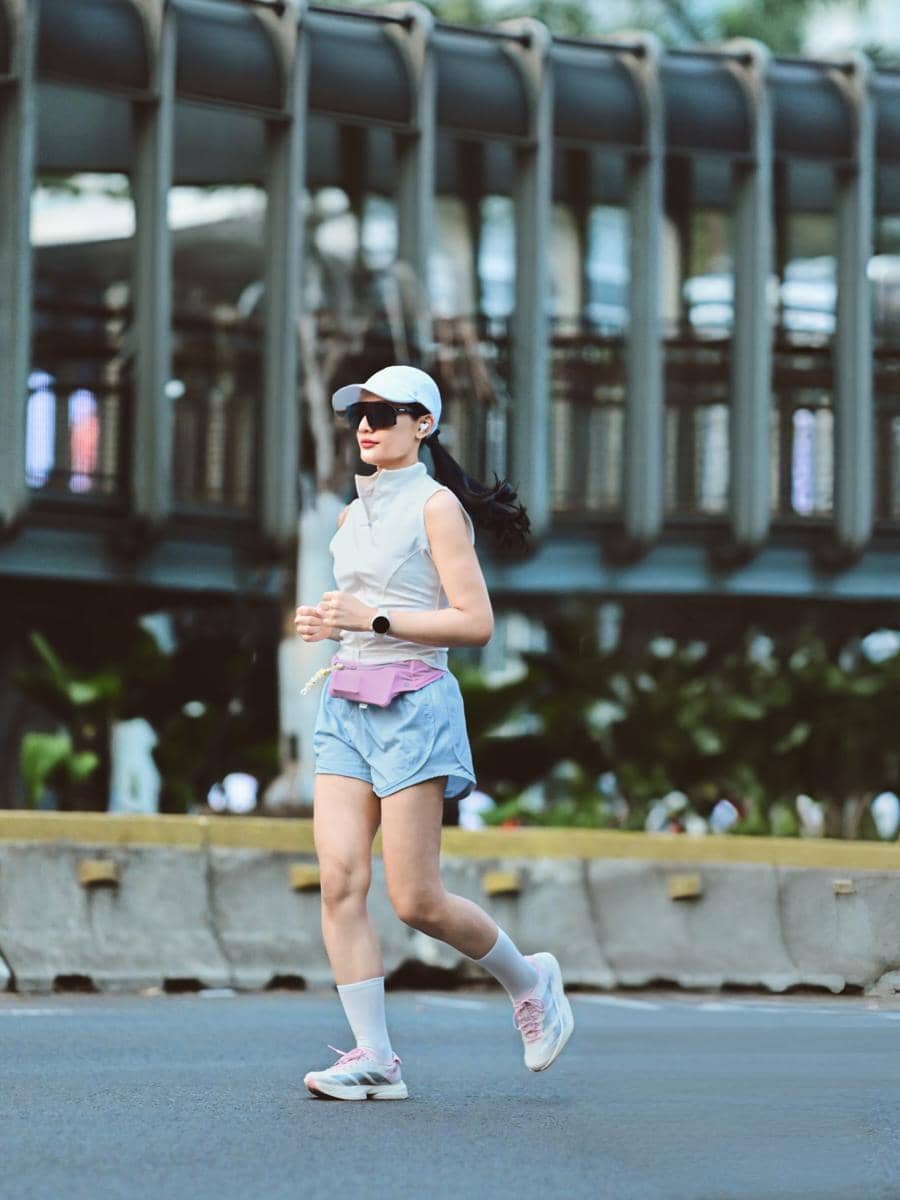 Anissa Aziza ajak suami dan anak jogging di hari libur