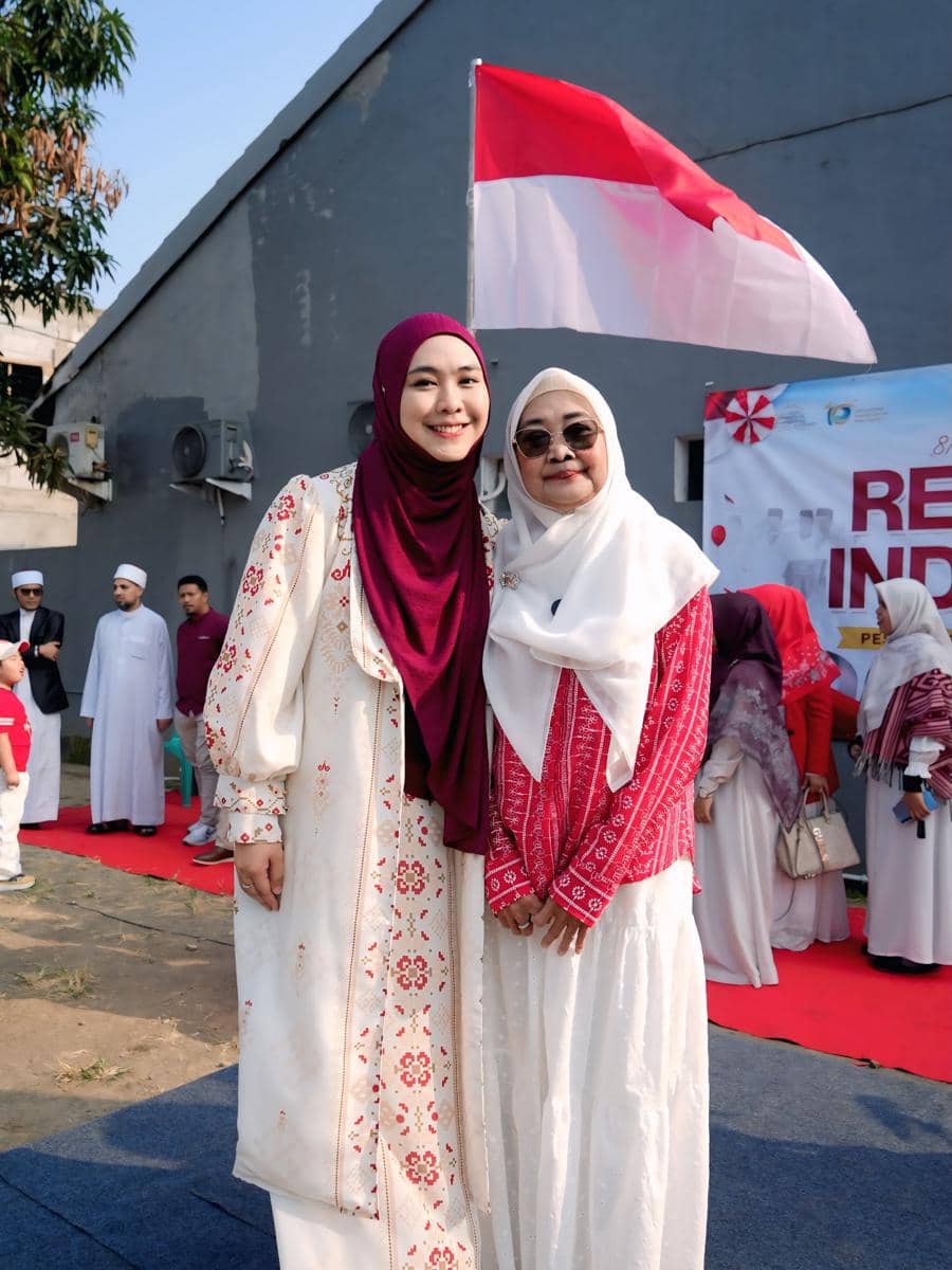 Oki Setiana Dewi saat jadi inspektur upacara 17 Agustus