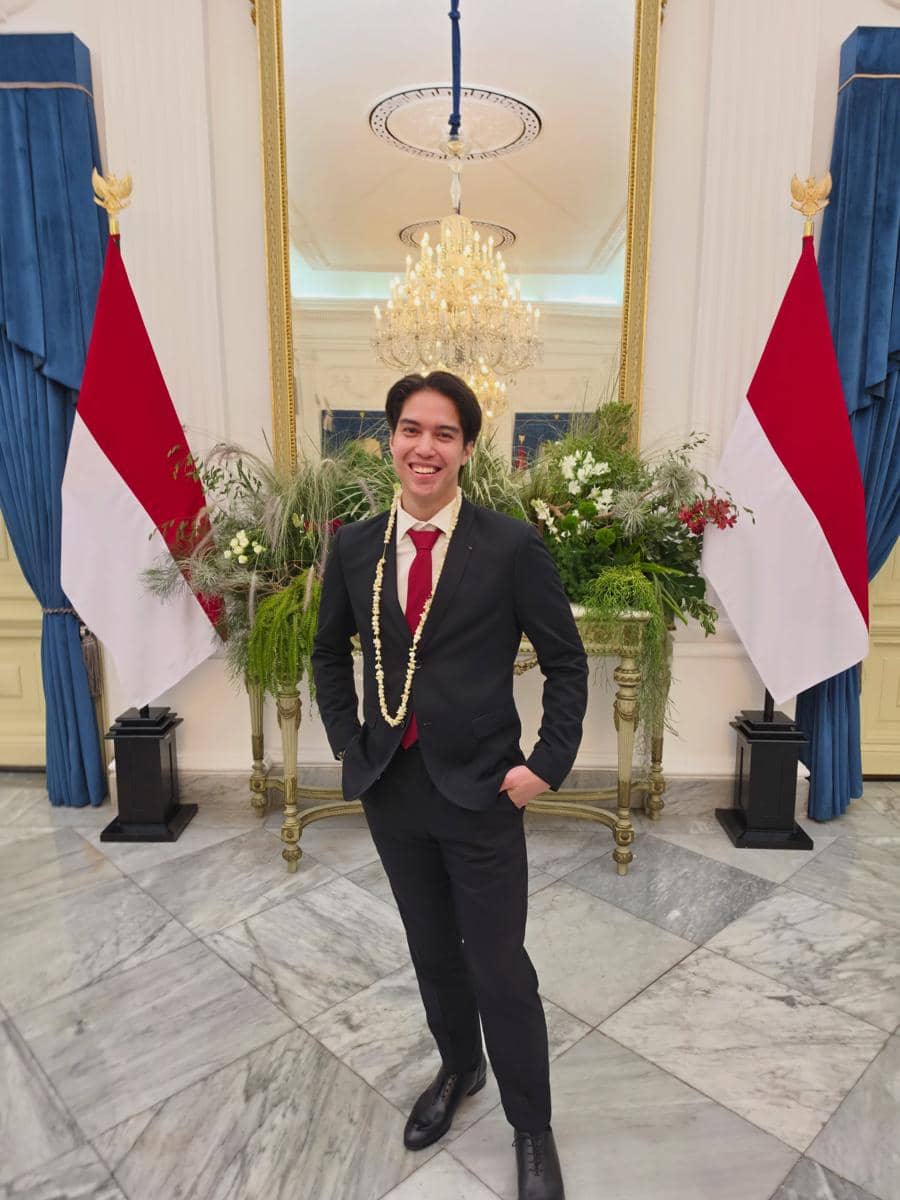 El Rumi hadir di upacara penurunan bendera di Istana Merdeka