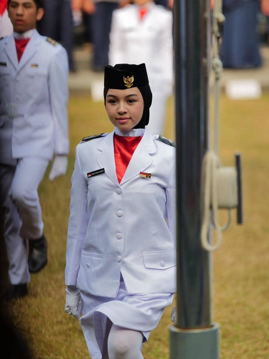Shanika anak Rionaldo Stokhorst jadi petugas upacara bendera