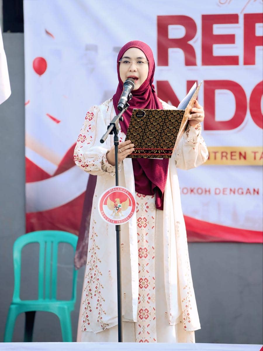Oki Setiana Dewi saat jadi inspektur upacara 17 Agustus
