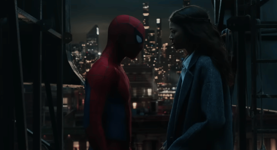 Spider-Man mengungkap identitasnya sebagai Peter Parker kepada MJ dalam adegan film Spider-Man: Brand New Day.