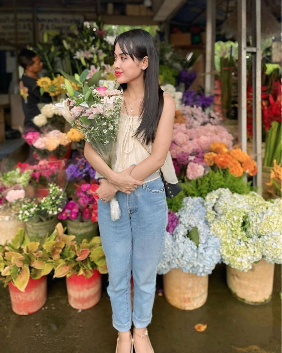 Inspirasi OOTD ala Sintia