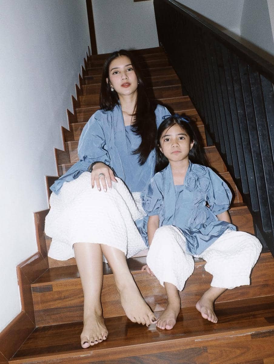 inspirasi outfit ibu-anak ala Fita Anggriani 
