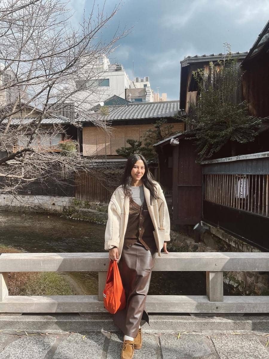 OOTD liburan ke luar negeri ala Adinda Thomas