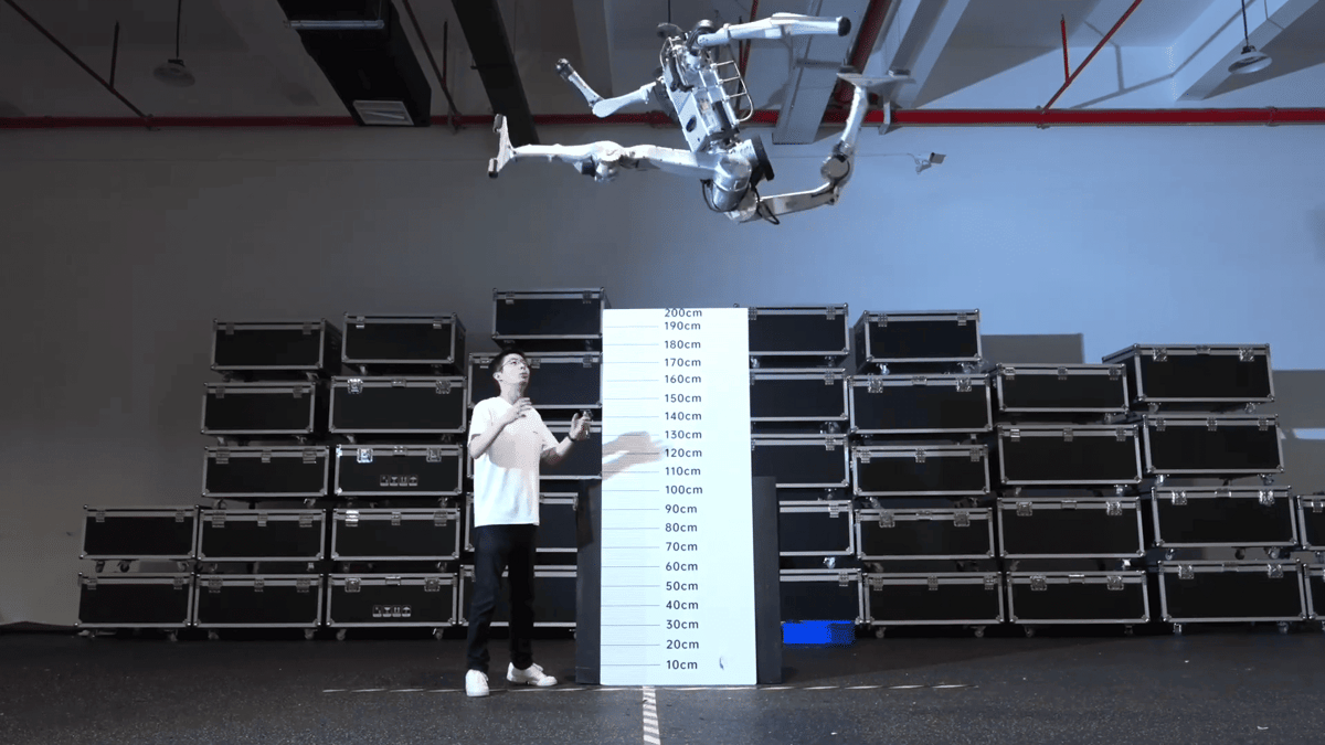 China Luncurkan Robot Superman yang Berlari Lebih Cepat dari Manusia