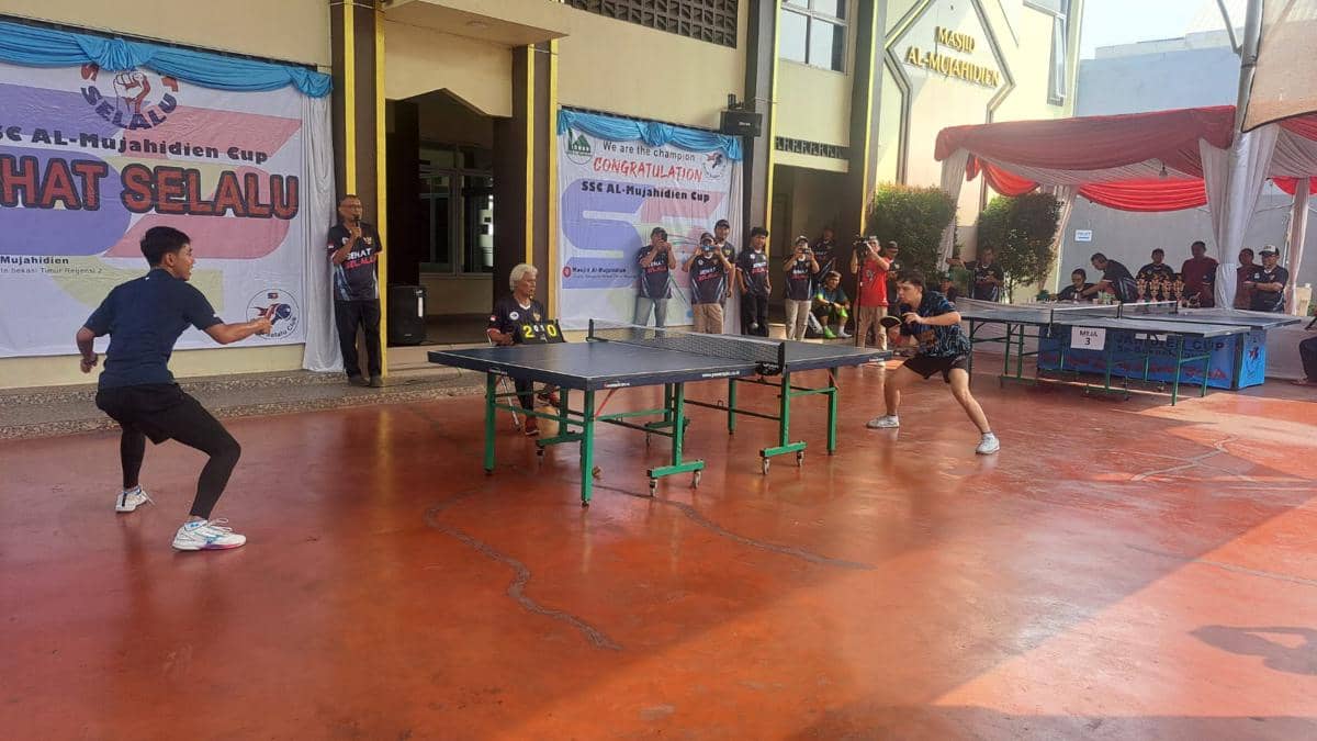 Ketika Pengurus Masjid Bersaing dalam Kompetisi Tenis Meja