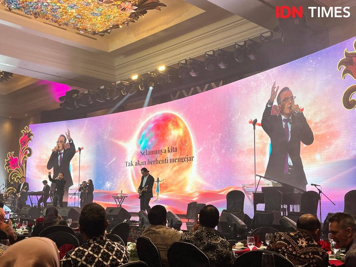 Potret Ari Lasso memeriahkan grand opening The Trans Luxury Hotel Surabaya, 14 Agustus 2026