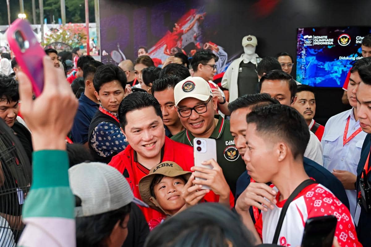 Chef de Mission (CdM) Tim Indonesia untuk Asian Games 2026, Todotua Pasaribu, dan Menteri Pemuda dan Olahraga (Menpora) Erick Thohir di kawa