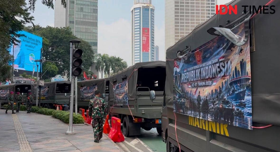 Personel Polisi-Marinir Siaga Jelang Demo BEM UI di Bundaran HI.