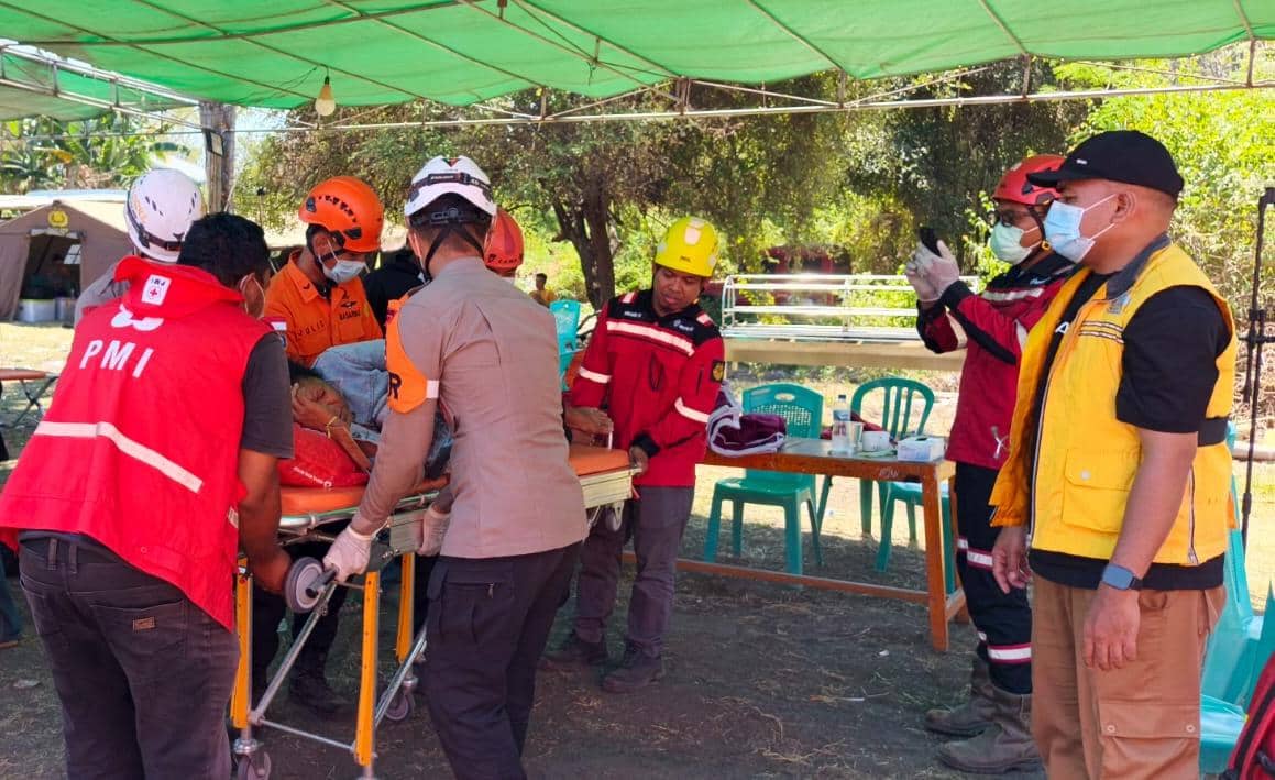 Palang Merah Indonesia (PMI) memperkuat layanan kesehatan bagi masyarakat terdampak gempa di Dampek, Kecamatan Lamba Leda Utara, Kabupaten M
