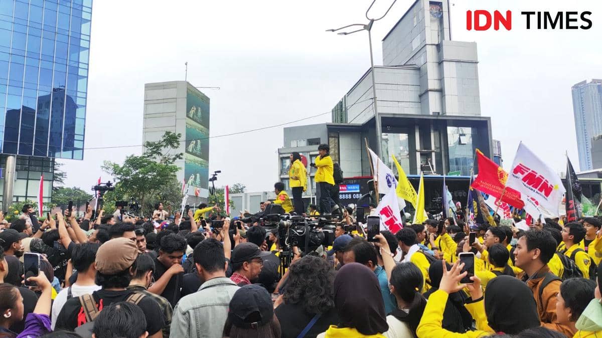 Momen BEM UI dan Polisi Adu Mulut Lewat Mobil Komando