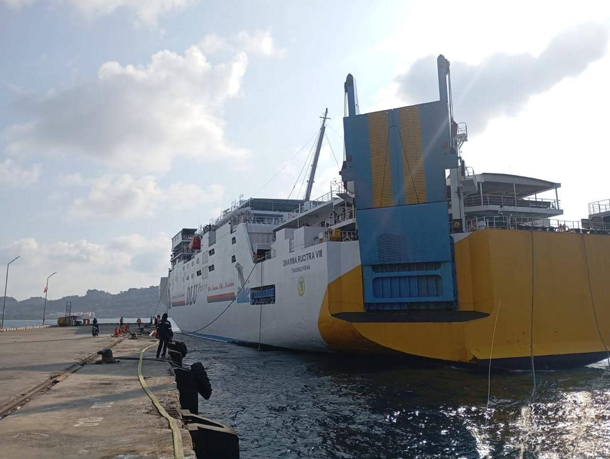 Potret Pelabuhan Maumere yang Tetap Beroperasi Pascagempa NTT