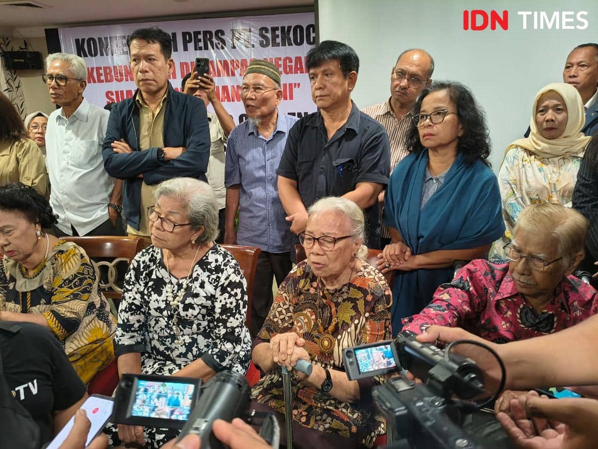Pensiunan PTP III bersama keluarga menghadapi sengketa lahan kebun sawit yang menjadi sumber penghidupan.