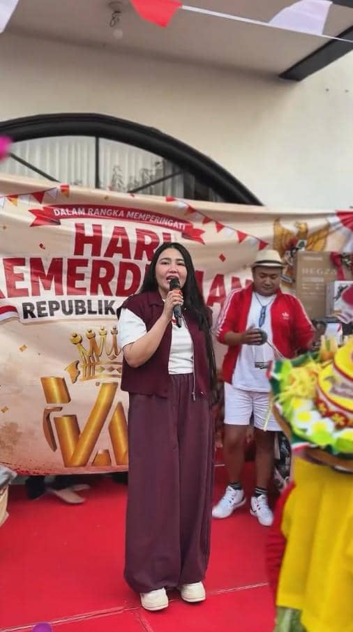 Via Vallen Gelar Lomba 17-an Jalan Sehat (instagram.com/viavallen)
