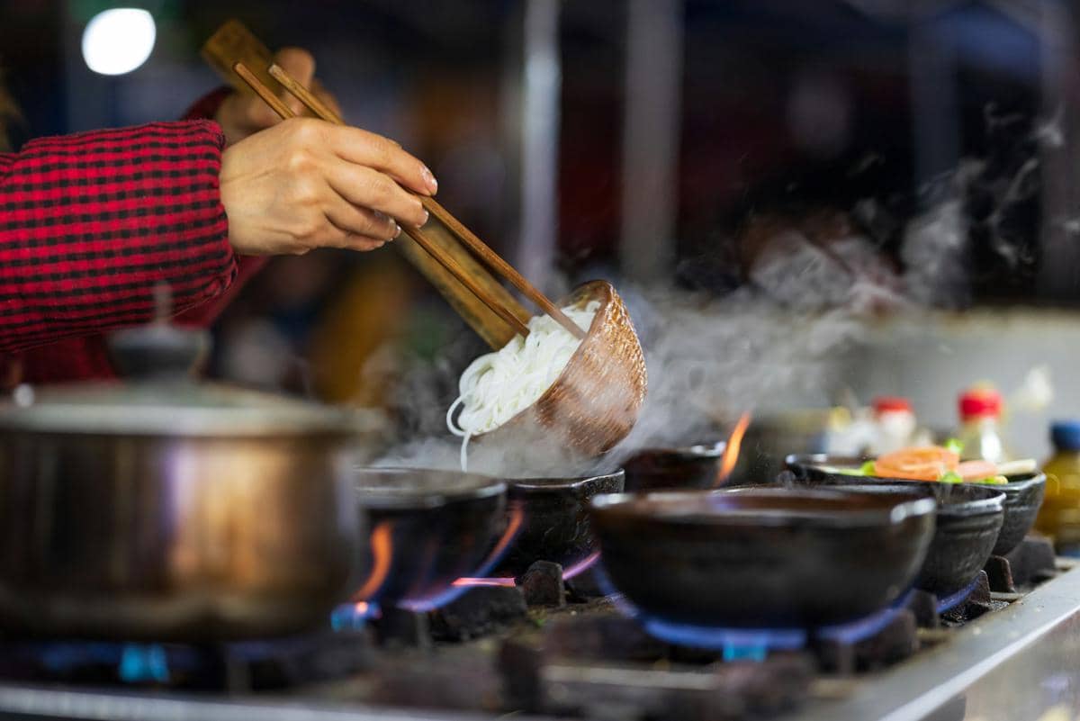 ilustrasi sajian thai spicy vermicelli