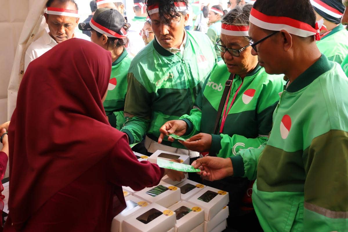 Foto 4_ Suasana Mitra GrabMerchant Bintang 5 menghadirkan berbagai sajian Nusantara dalam Perayaan Merdeka Bersinergi dalam rangka memperingati HUT ke-81 Kemerdekaan Republik Indonesia (17_08).JPG