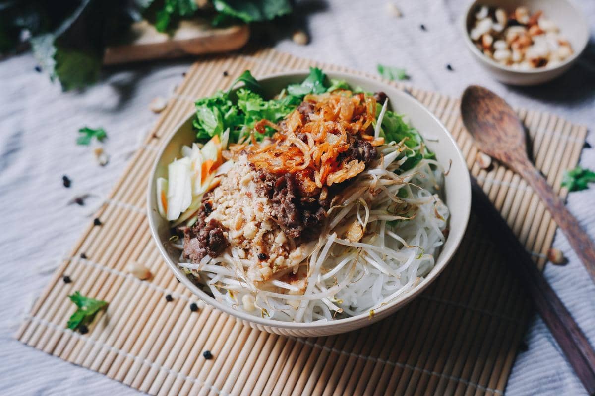 ilustrasi menu thai spicy vermicelli