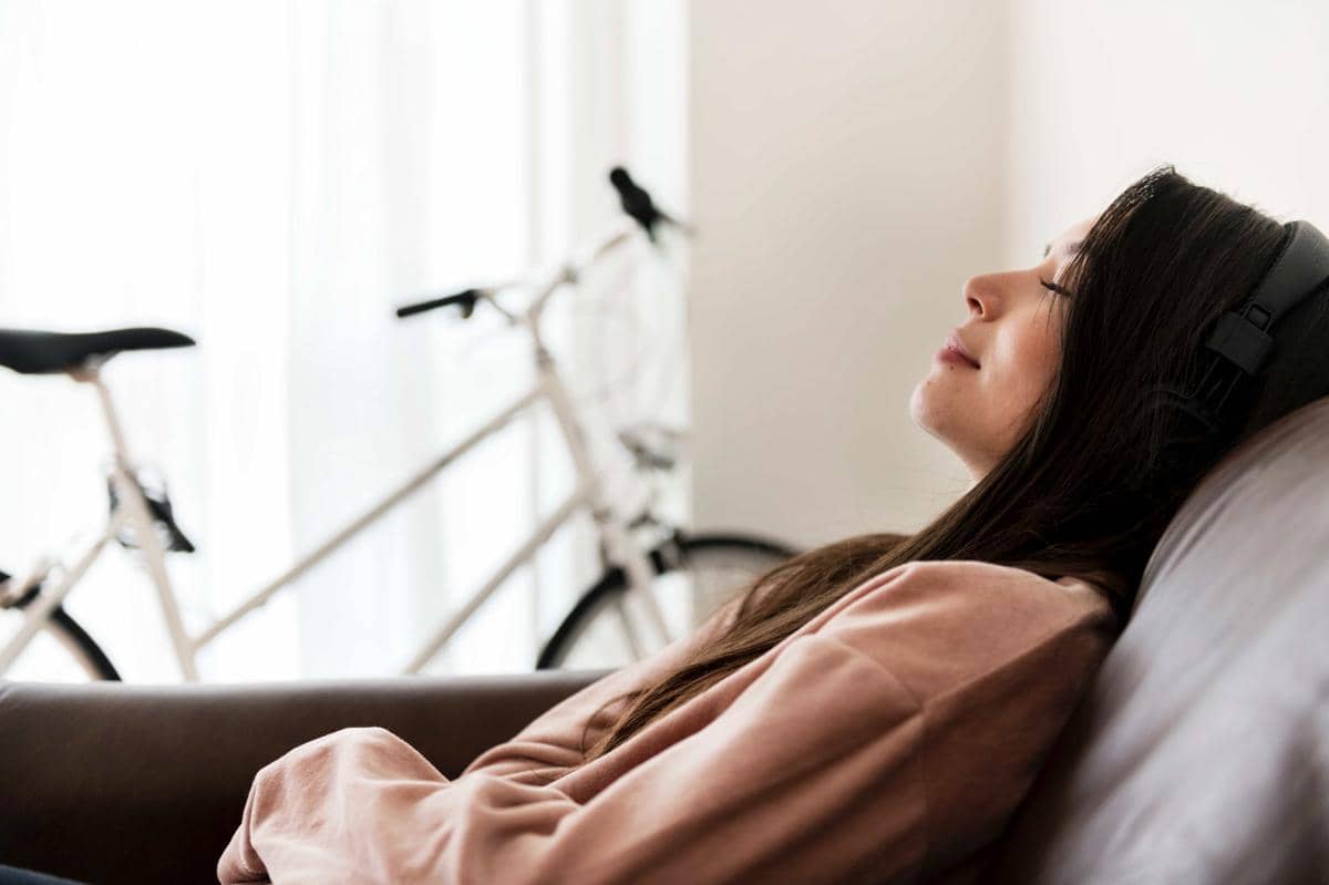 5 Cara Biar Gak Terus Kepikiran Urusan Kerja setelah Pulang