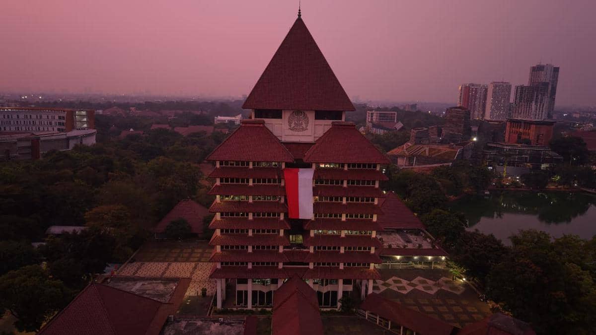 Semarak HUT RI, Mapala UI Daki 13 Gunung dan Kibarkan Bendera Raksasa