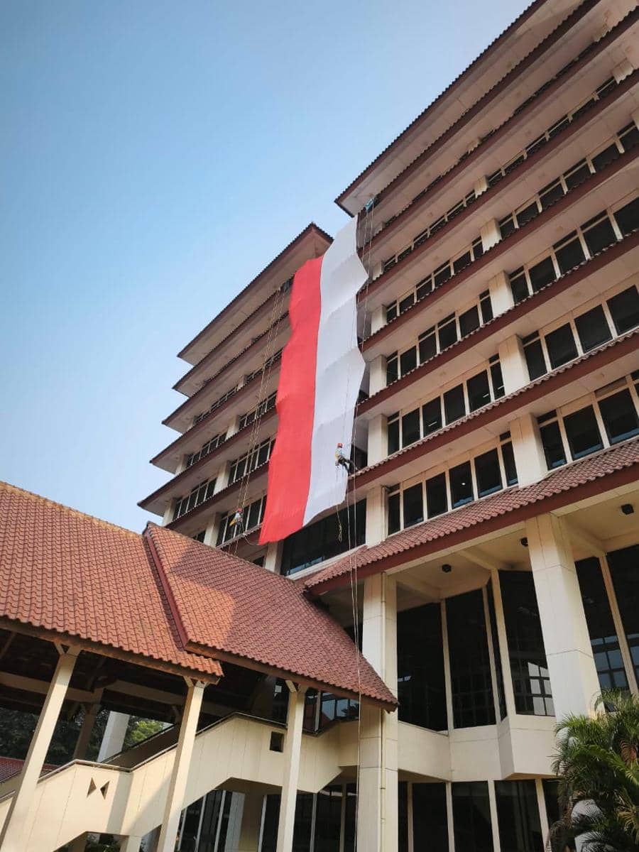Semarak HUT RI, Mapala UI Daki 13 Gunung dan Kibarkan Bendera Raksasa
