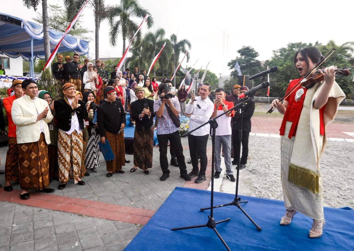Momen Antea Putri Turki Hidupkan Karya WR Soepratman saat HUT Jateng