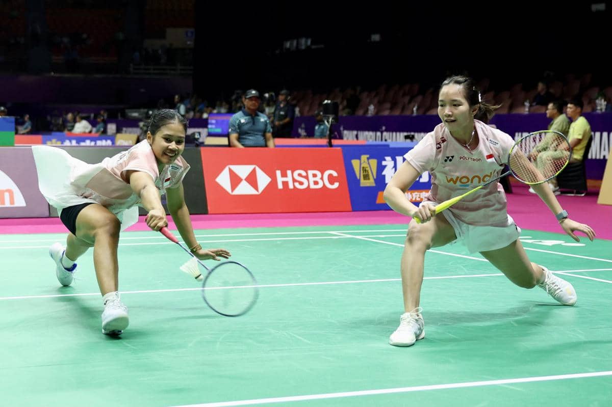 Rachel Allessya Rose/Febi Setianingrum memenangkan perang saudara melawan pasangan Isyana Syahira Meida/Rinjani Kwinnara Nastine di 32 besar