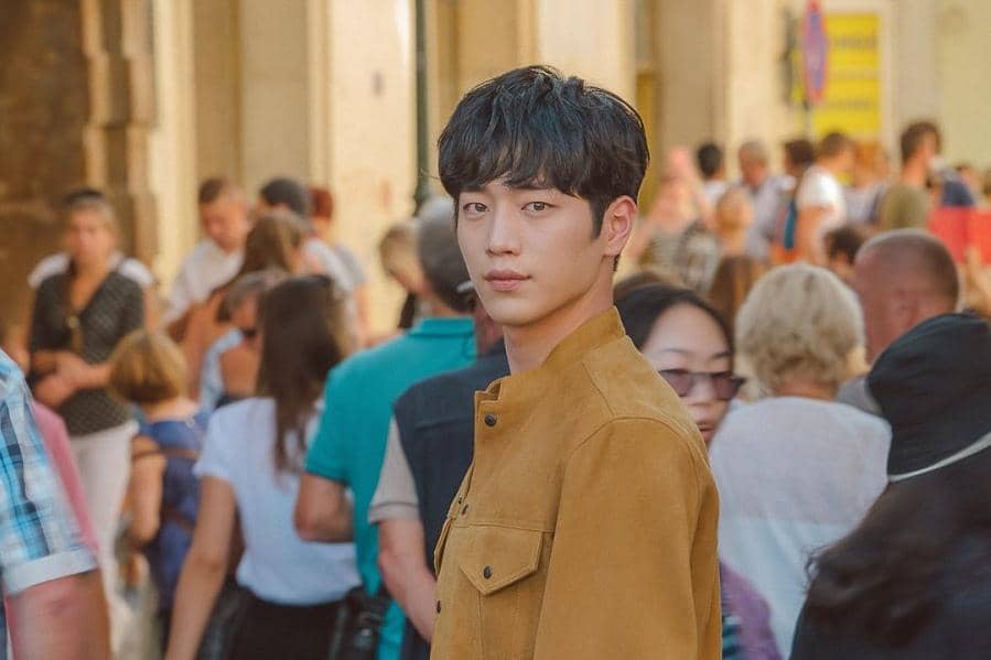 Cuplikan adegan dari drama Korea Are You Human? yang tayang di KBS2, menampilkan suasana cerita dalam serial tersebut.