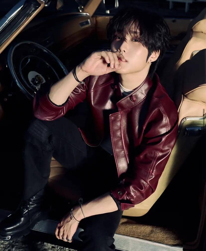 Potret Jacob, anggota grup K-pop THE BOYZ, dalam unggahan di akun Instagram @jakeyjbae yang dibagikan di media sosial.