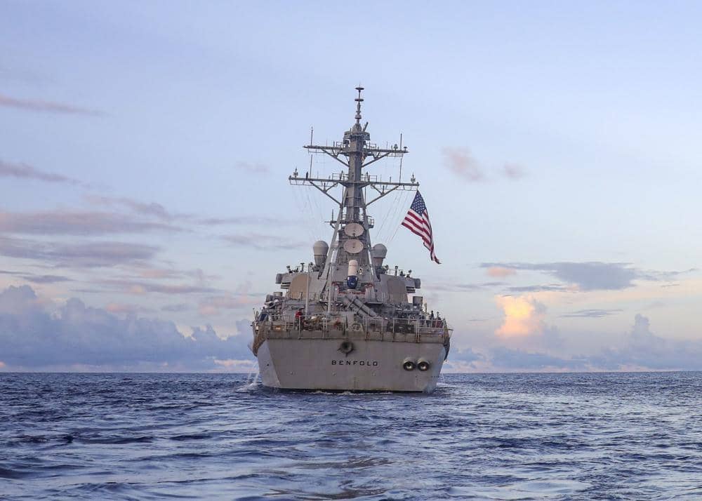 Kapal perusak berpeluru kendali milik Angkatan Laut Amerika Serikat, USS Benfold.