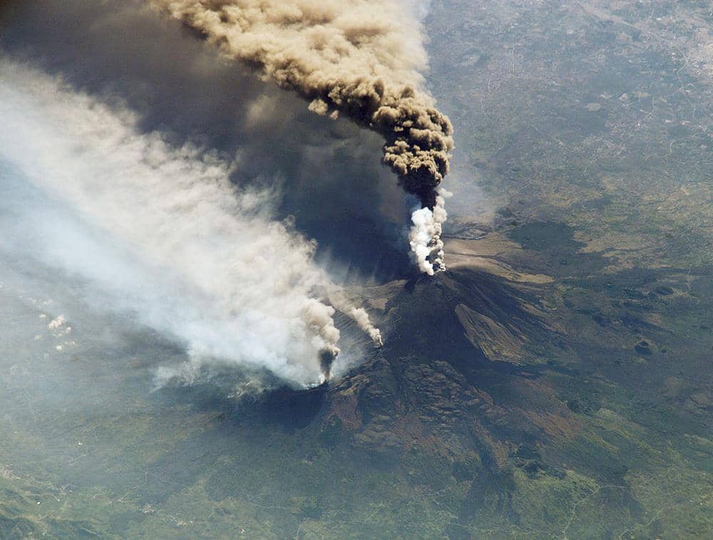 Kenapa Erupsi Gunung Etna Tidak seperti Gunung di Indonesia?