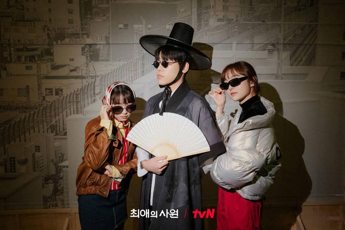 Cuplikan adegan drama Korea My Bias, My Boss dari tvN dalam materi dokumentasi resmi serial tersebut.