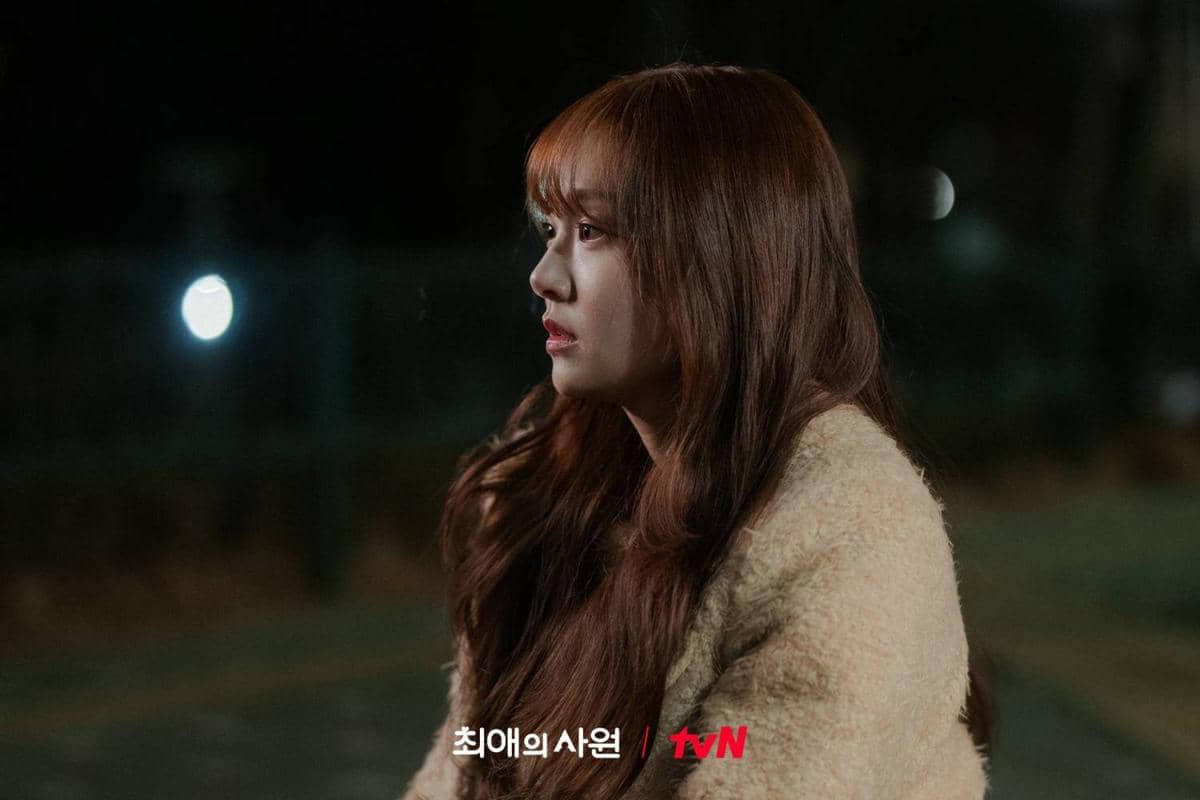 Cuplikan drama Korea My Bias, My Boss produksi tvN yang menampilkan adegan dari serial tersebut.