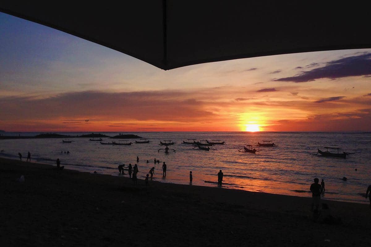 potret panorama sunset di sekitar Kuta