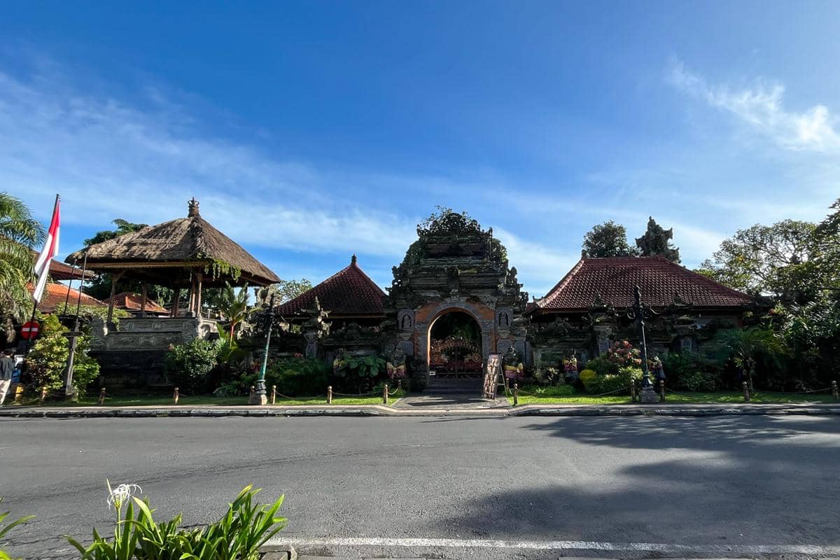 potret suasana di sekitar Puri Ubud 