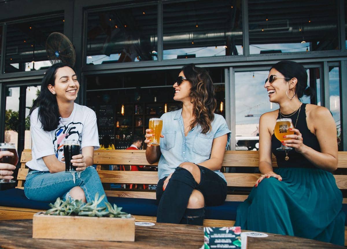5 Tipe MBTI Cewek yang Dikenal Paling Social Butterfly di Tongkrongan